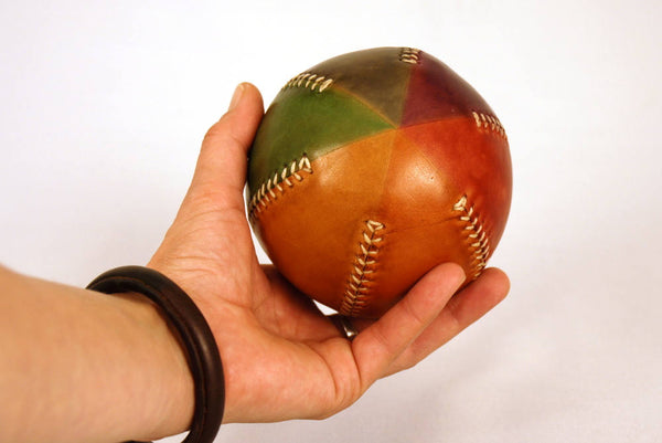 Pelota blanda de cuero color arcoiris, pelota decorativa, pelota de cuero, 10 cm de diámetro aprox.