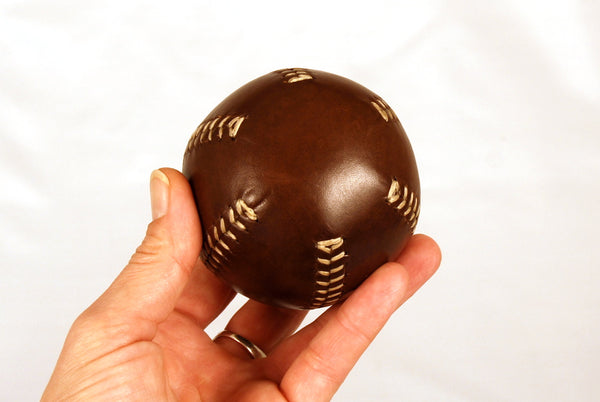 Oiled leather ball, Six-petalled template, 75mm, 170gr, Spanish leather.
